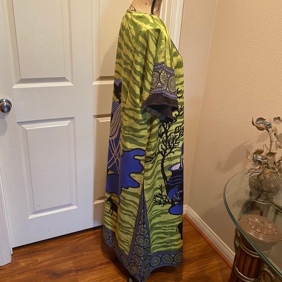 Long Multi colored print Kaftan. - Picture 3 of 4
